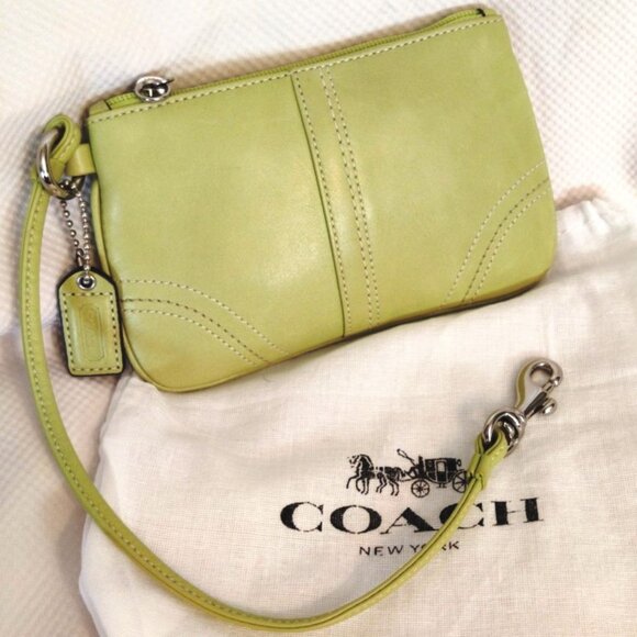 Coach Soho Butter Soft Leather Wristlet in Pear, EUC - Picture 1 of 5